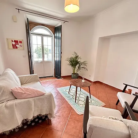 Portuguese Village Apt - Fast Wifi - Near Beaches * Freiria