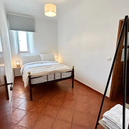 Portuguese Village Apt - Fast Wifi - Near Beaches * Freiria