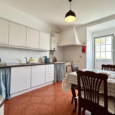 Portuguese Village Apt - Fast Wifi - Near Beaches Freiria