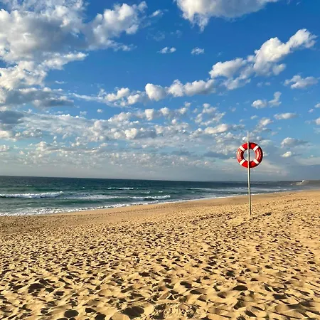 Portuguese Village Apt - Fast Wifi - Near Beaches شقة Freiria
